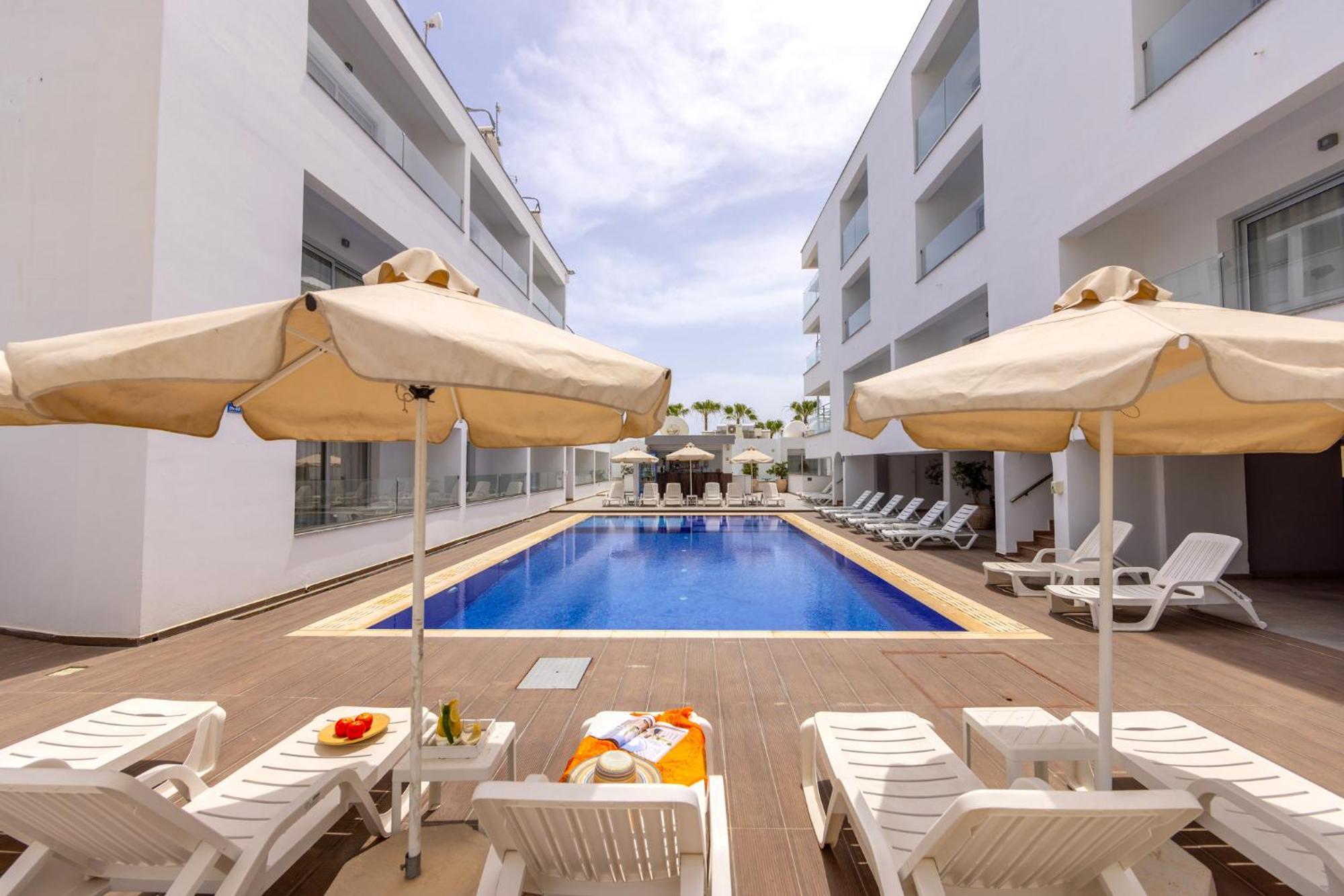Milea Hotel Ayia Napa Bagian luar foto