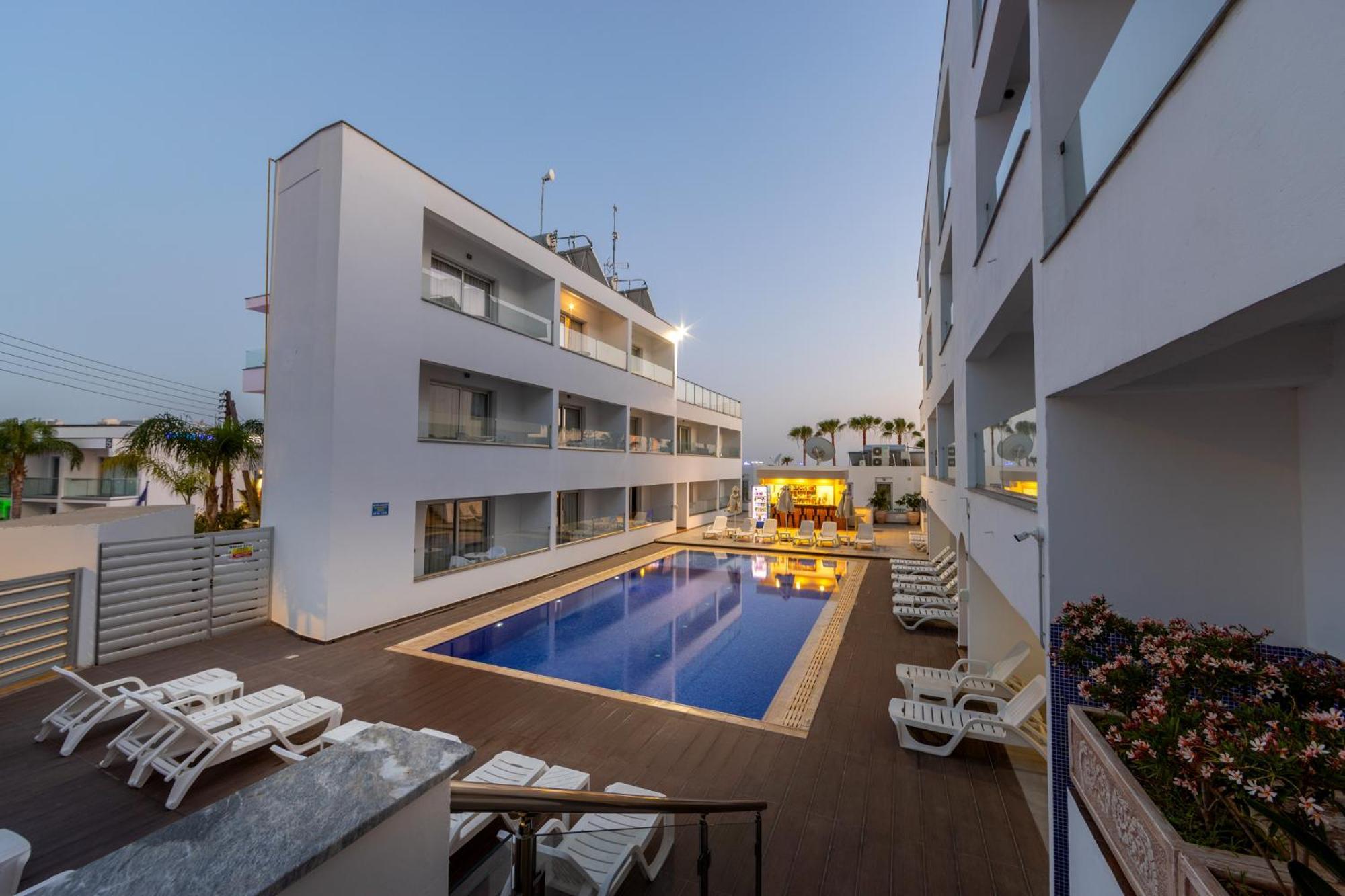 Milea Hotel Ayia Napa Bagian luar foto