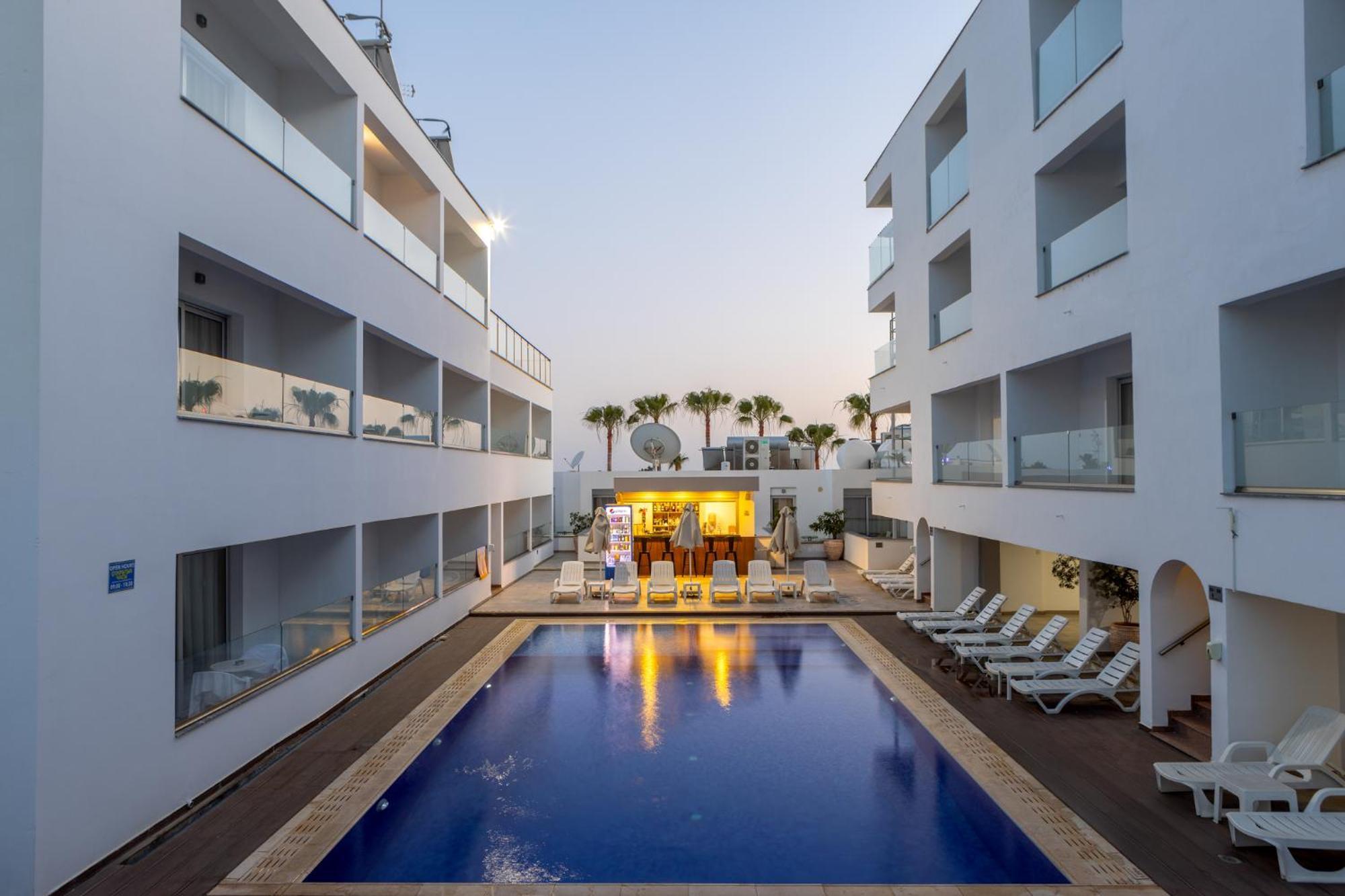 Milea Hotel Ayia Napa Bagian luar foto